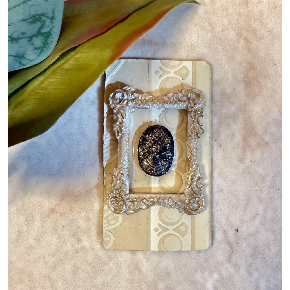 Victorian‎ Style Framed Cameo Magnet